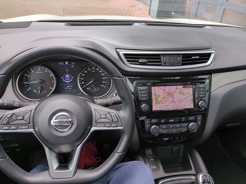 Nissan Qashqai 1.3 DIG-T N-Connecta Navi Pano PDC Kam.