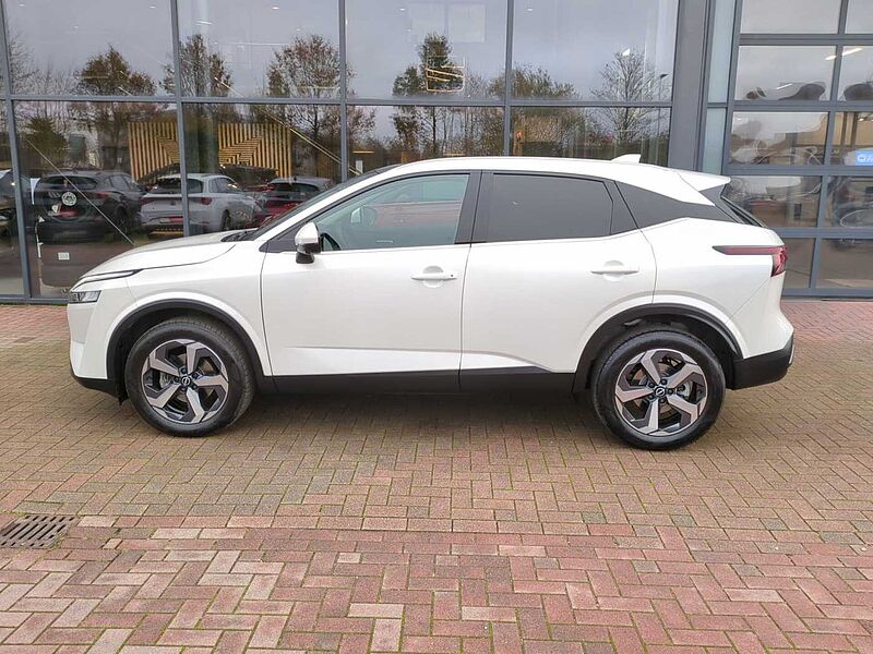 Nissan Qashqai 1.3 DIG-T MHEV N-Connecta ACC AUT Navi