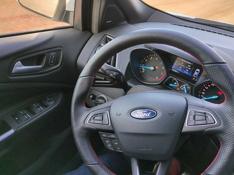 Ford Kuga 1.5 EcoBoost ST-Line Navi Winterp. el. Heck ST-Line